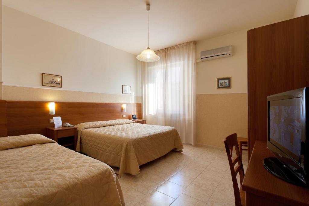 Parking Hotel Giardino Livorno Camera foto