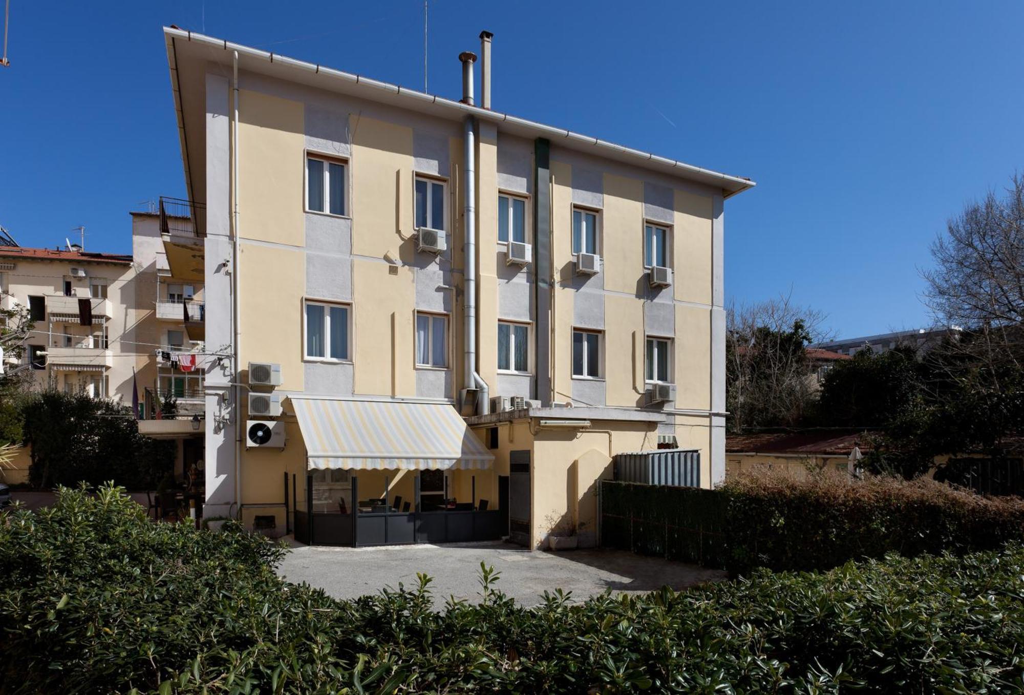 Parking Hotel Giardino Livorno Esterno foto