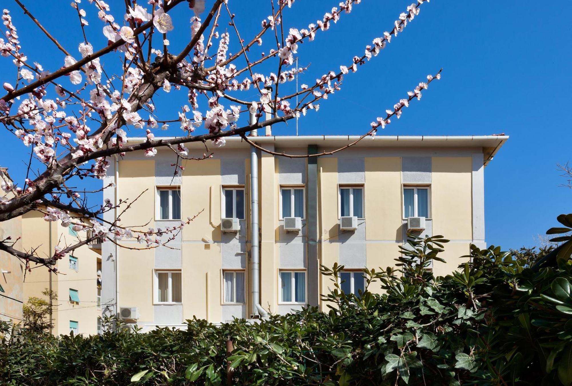 Parking Hotel Giardino Livorno Esterno foto