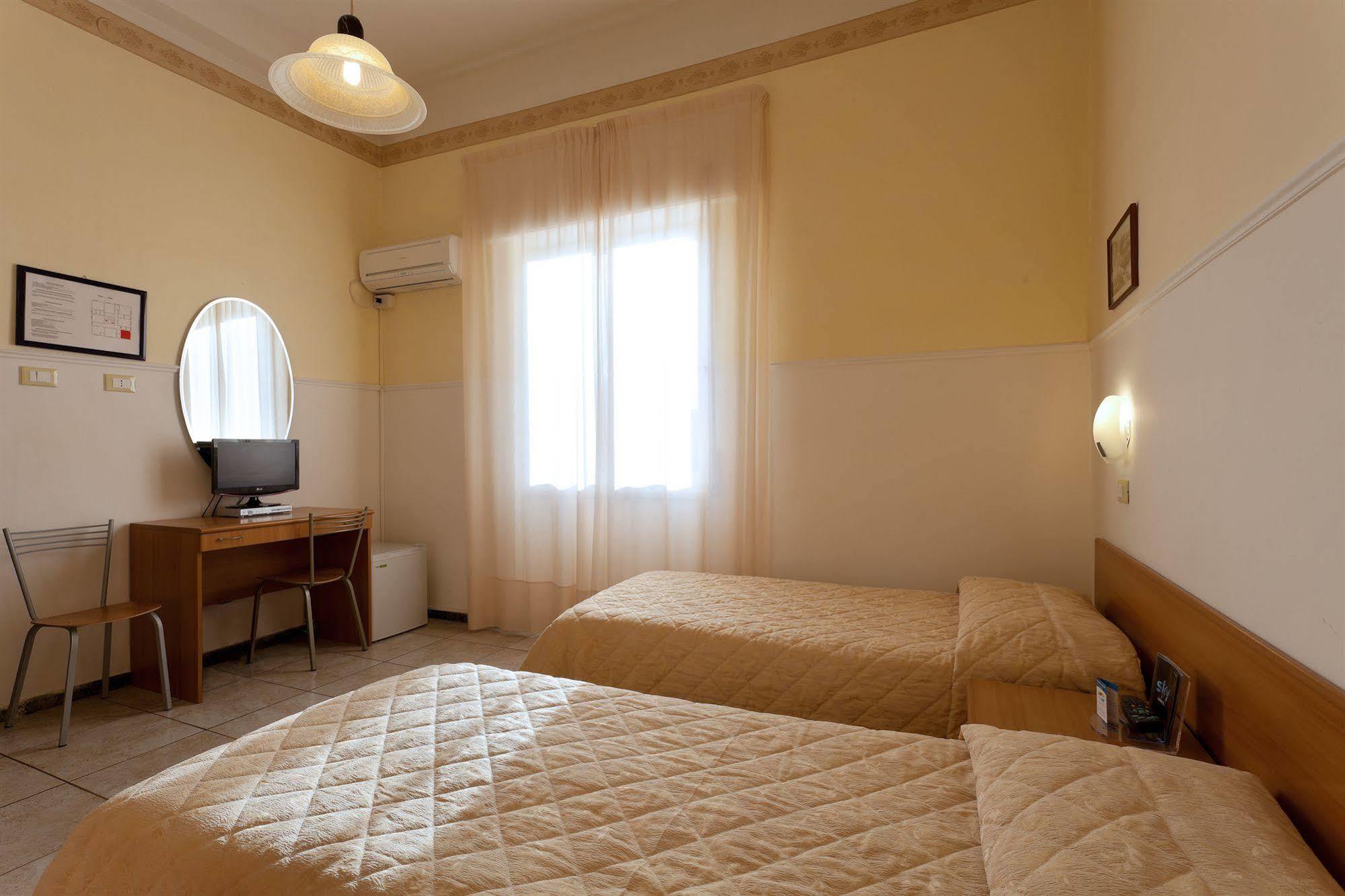 Parking Hotel Giardino Livorno Esterno foto