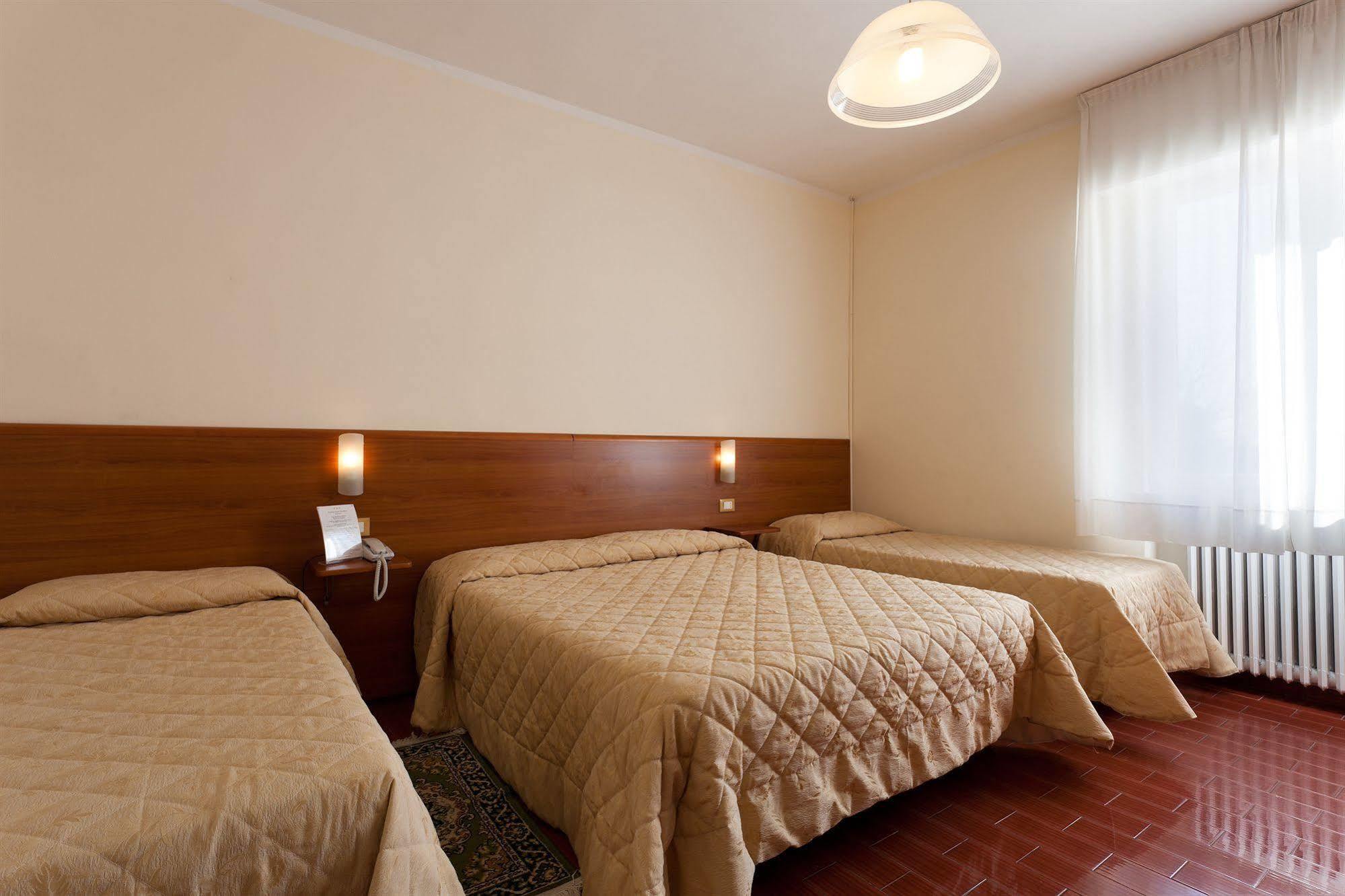Parking Hotel Giardino Livorno Esterno foto