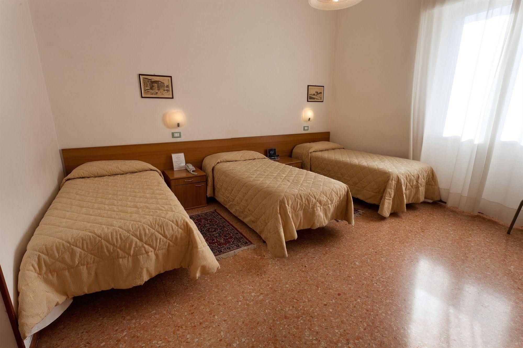 Parking Hotel Giardino Livorno Esterno foto